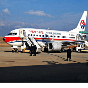 和田机场货运航空快运业稳步发展的原因是什么？